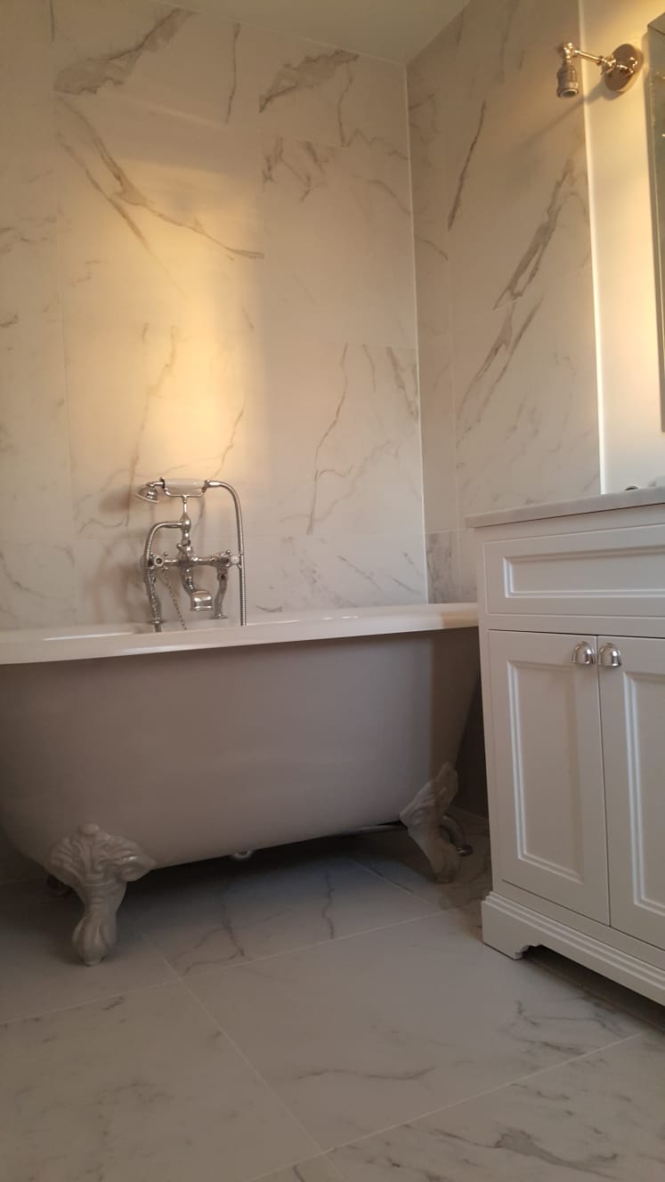 Enamel claw foot bath tub painted